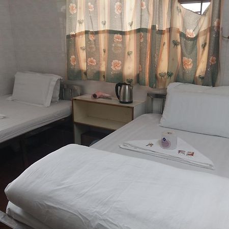 New Yan Yan Guest House reception 9th floor Flat E4 E6 Hongkong Buitenkant foto