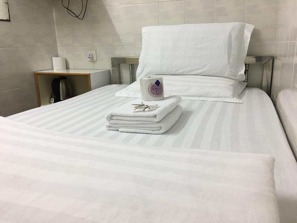 New Yan Yan Guest House reception 9th floor Flat E4 E6 Hongkong Buitenkant foto